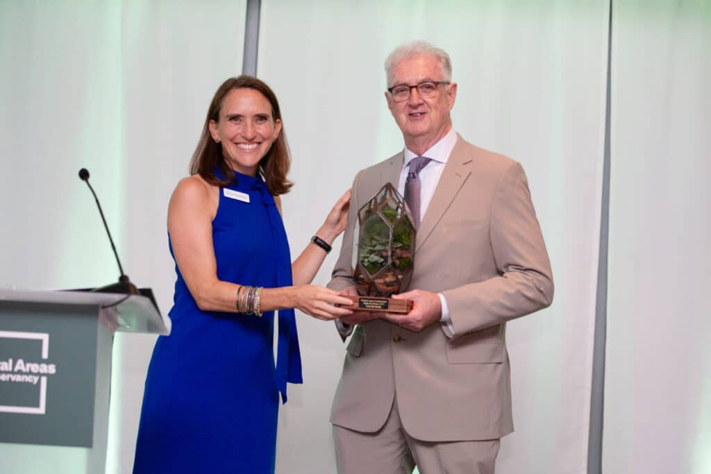 Sarah Charlop-Powers presents Liam Kavanagh with award for 2023 Night for Nature